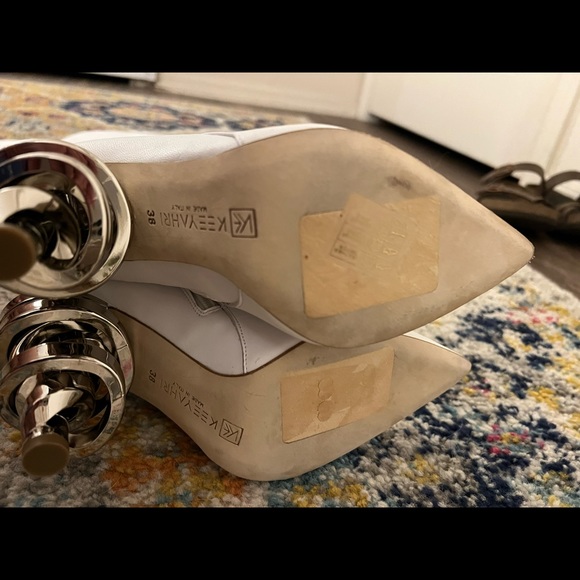 Keeyahri White Pointed Heeled Boots - Picture 3 of 14